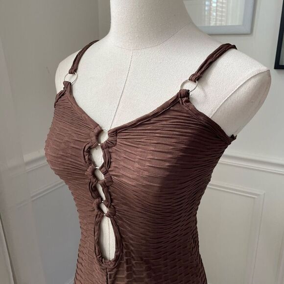 NWT PrettyLittleThing Chocolate Brown Textured Ring Detail BodyCon Cut Out Midi - Picture 6 of 10
